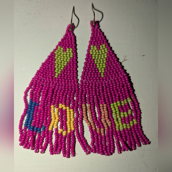 LOVE Earrings handmade beaded hot 🩷 pink 💚 - Picture 6 of 8